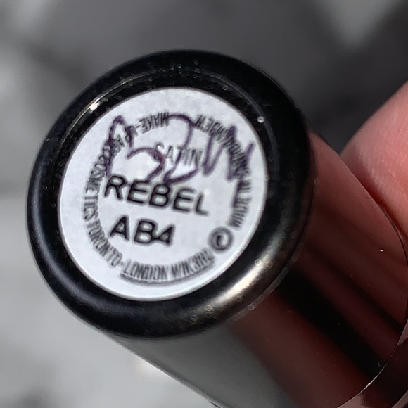 NWOB REBEL SATIN Lipstick MAC - Picture 9 of 17
